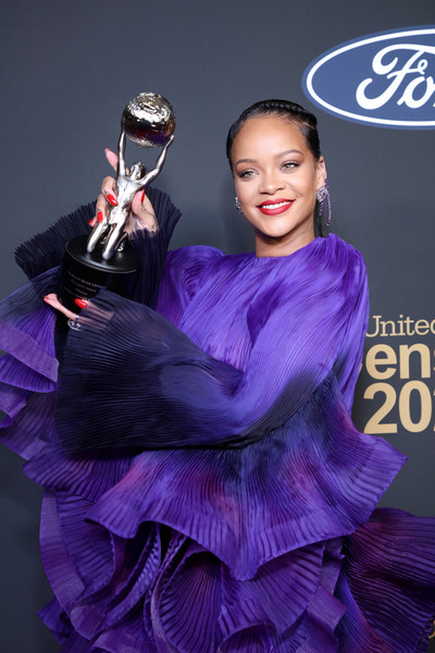 Rihanna sported a bright red mani at the 2020 NAACP Image Awards.
