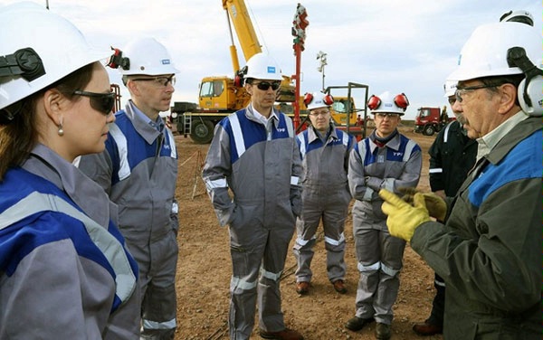 Special Envoy Hochstein visits YPF's Vaca Muerta energy facilities in Argentina. 