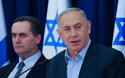 Transportation Minister Yisrael Katz, left, with Prime Minister Benjamin Netanyahu at the weekly cabinet meeting, April 17, 2016. (Flash90/Effi Sharir)