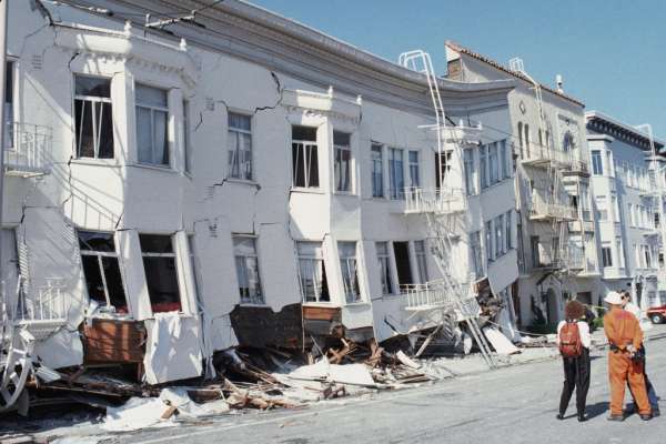 No. 1 ... California - Total Population: 38.2 Million. Pop at risk of damage: 38.1 M. Pop exposed to very strong quake: 30.6 M. Photo caption: Damage to the Marina District, San Francisco following the 1989 Loma Prieta earthquake