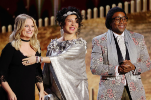 Maya Rudolph and Kenan Thompson Crash Golden Globes as Touchy-Feely Composers