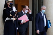 Le premier ministre, Jean Castex, et le ministre de l’économie, Bruno Le Maire, à l’Elysée, le 16 décembre 2020.