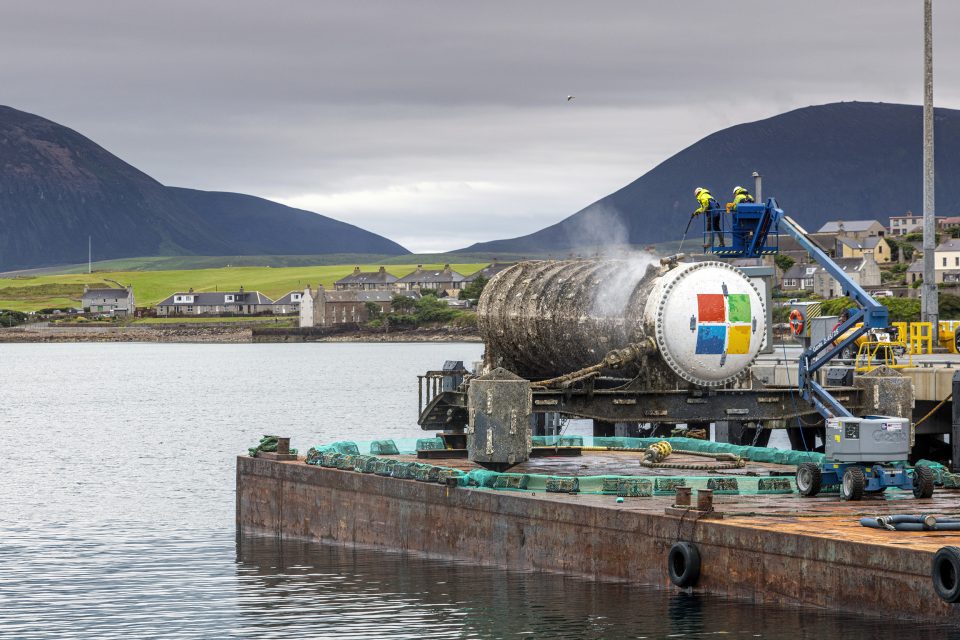 360-degree video: How Microsoft deployed a datacenter to the bottom of the ocean