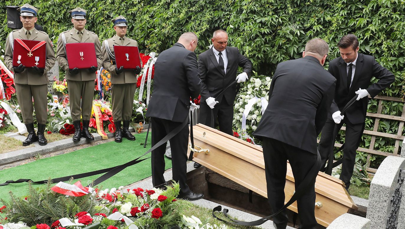 Pogrzeb prof. Witolda Kieżuna na Cmentarzu Wojskowym na Powązkach (fot. PAP/Paweł Supernak)