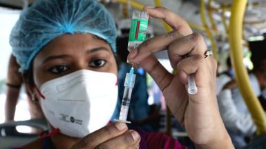 Nurse in Kolkata with vaccine dose