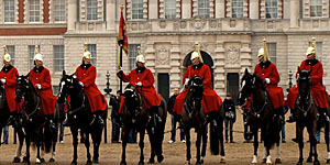 photogrpah of guards on horses outsdie Buckingham Palace