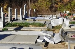 Пет пишлемета от "Столипиново" направиха немислимото на пловдивските гробища 