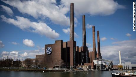 WOLFSBURG, GERMANY - MARCH 31: The Volkswagen factory stands following a temporary halt to car production there on March 31, 2020 in Wolfsburg, Germany. Volkswagen extended the shutdown of factories in Germany until April 19 amid COVID-19 coronavirus outbreak (Photo by Maja Hitij/Getty Images)