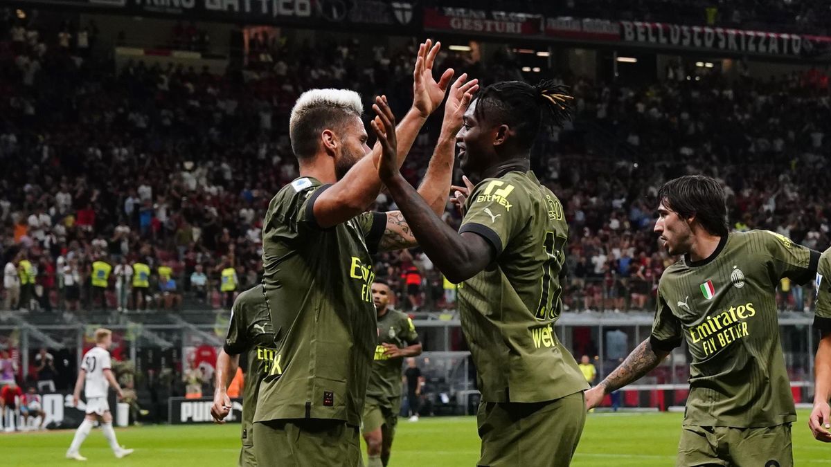 Olivier Giroud of AC Milan celebrates with teammates after scoring his team's second goal during the Serie A match between AC Milan and Bologna FC at Stadio Giuseppe Meazza on August 27, 2022 in Milan, Italy. (Photo by Pier Marco Tacca/AC Milan via Getty