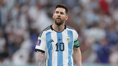 Lionel Messi's Net Worth Makes Him The Richest Athlete In The World—Here's What He Earns | StyleCaster