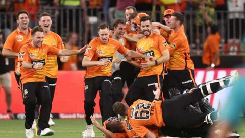 Perth Scorchers celebrating victory