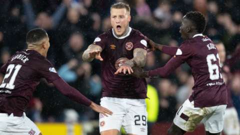 Hearts' Stephen Humphrys celebrates after making it 3-1 during a cinch Premiership match between Heart of Midlothian and Dundee United at Tynecastle