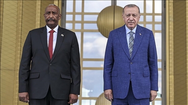 Erdogan holds phone calls with Sudanese leaders, stresses protection of Turkish citizens amid tensions in country