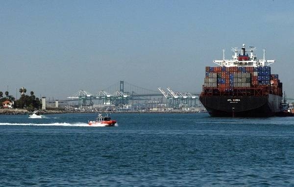 View of the port of Los Angeles, California. Photo courtesy of US Coast Guard.