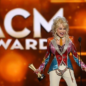 Dolly Parton would rather 'drop dead' onstage than retire