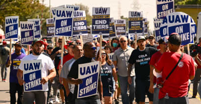 UAW again threatens to expand strikes if progress isn't made by Friday