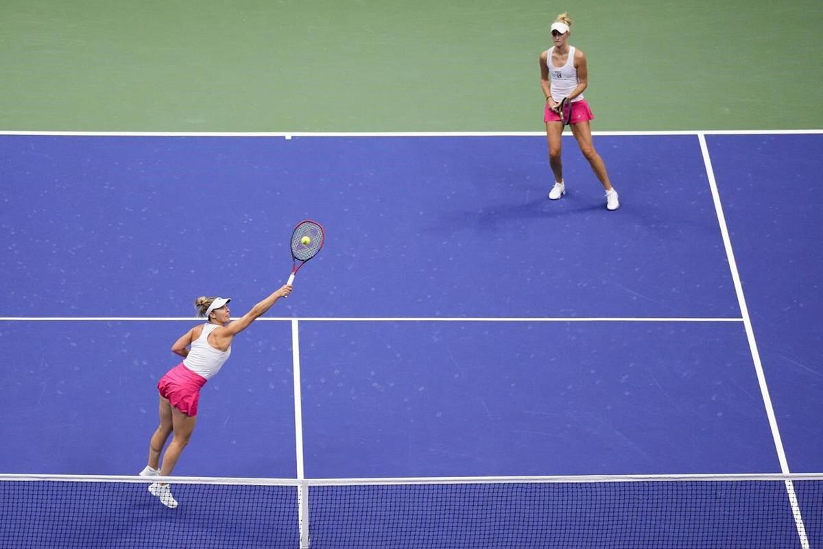 Dabrowski, Routliffe lose in women's doubles round of 16 at Japan Open