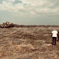 Yom Kippur War veterans Roni Mansur (in white) and Moshe Kahalani walk toward the tank Mansur fought in during the first day of the 1973 Yom Kippur War, September 13, 2023 (Lazar Berman/Times of Israel)