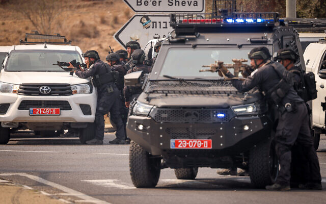 Israeli forces outside the entrance to the southern Israeli town of Sderot, October 8, 2023. (Chaim Goldberg/Flash90)