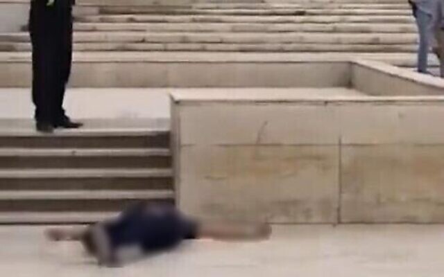 An Israeli tourist lies on the ground in Alexandria's Pompey's Pillar site after an Egyptian policeman opened fire, killing 3 people, October 8, 2023 (screenshot)