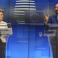 European Commission President Ursula von der Leyen (L) and European Council President Charles Michel (R)  participate in a media conference at the European Council building in Brussels, March 9, 2020 (AP/Olivier Matthys)