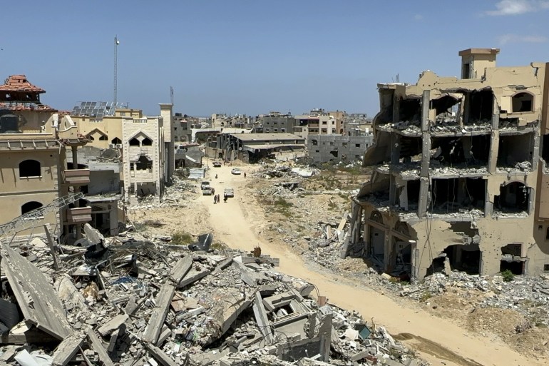 A view of the destruction of buildings and streets after the withdrawal of the Israeli army from Khan Younis​​​​​​, Gaza on April 21