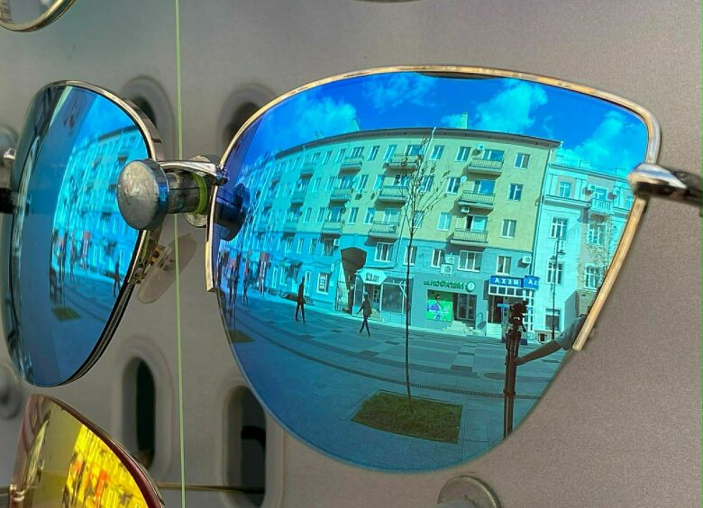 Изображение Как автомобилисты гробят себе летом зрение «водительскими» солнечными очками