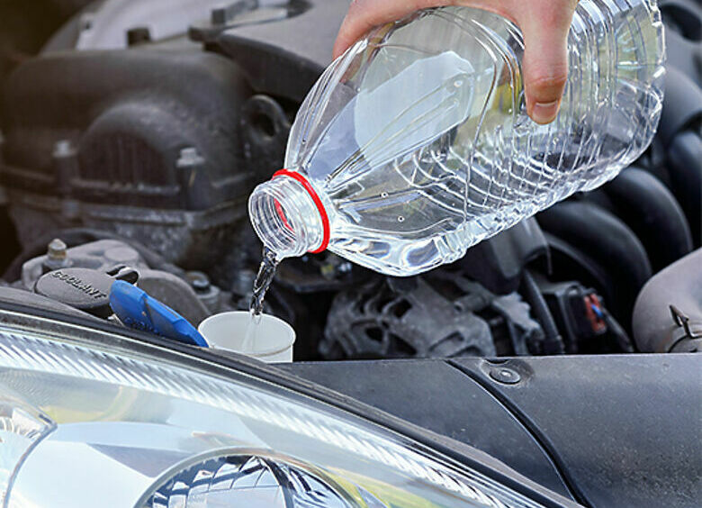 Изображение 5 причин, почему в автомобиле нужно всегда иметь запас дистиллированной воды