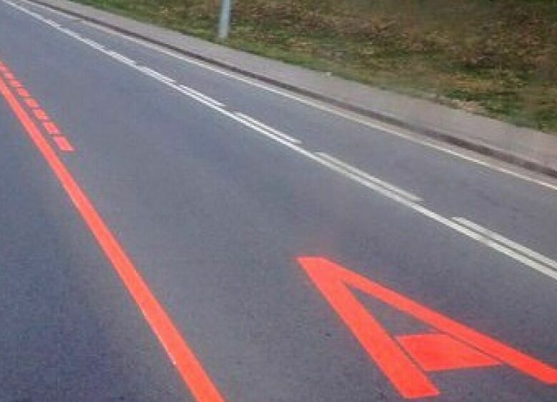 Изображение Лишат ли водителя «прав» за пересечение красной линии разметки