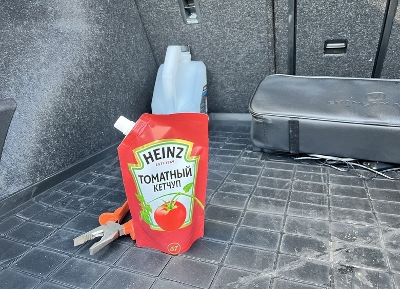 Изображение Томатные лайфхаки: нестандартные способы использования кетчупа в автомобиле