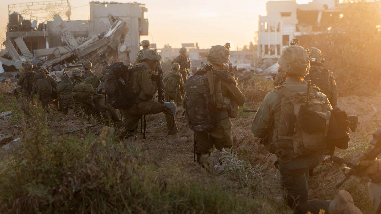 Accusa di Gilad Erdan, rappresentante delIo Stato ebraico alle Nazioni Unite. Idf: primo soldato ucciso nell’avanzata. Media: raid su Gaza, 7 morti e 11 feriti. Al Jazeera: colpita clinica Unrwa, almeno 10 vittime