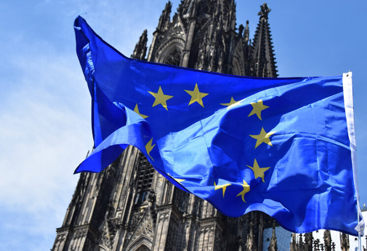 Europaflagge vor dem Kölner Dom, © PantherMedia/Klaus Bargheer