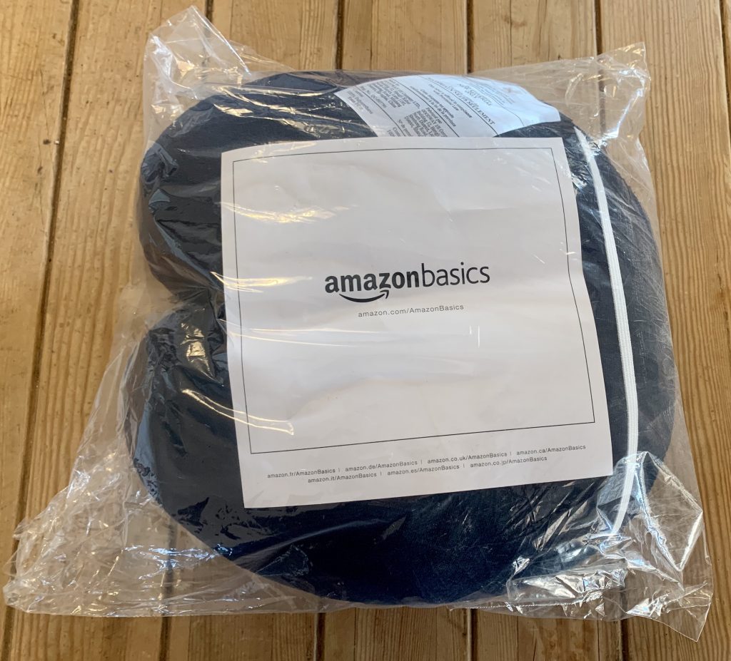 Amazon Basics Nackenkissen in der Verpackung