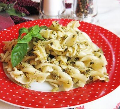Паста Фузилли с соусом из базилика - рецепт с фото