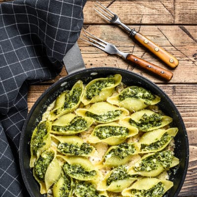 Запеченные ракушки, фаршированные шпинатом и сыром - рецепт с фото