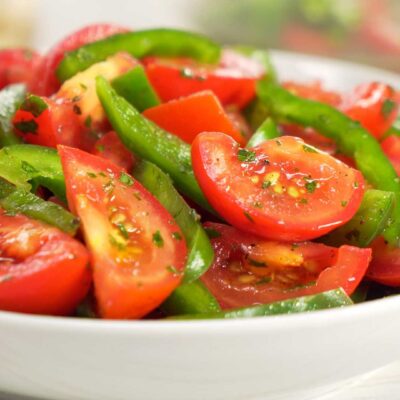 Салат из помидоров и перца - рецепт с фото