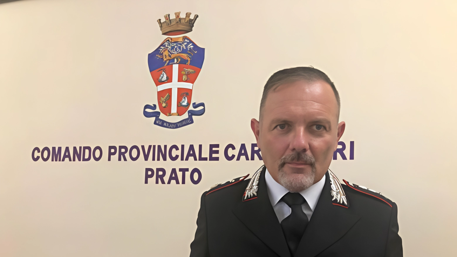 Il comandante dei carabinieri di Prato è in carcere per corruzione e accesso abusivo ai dati delle forze di polizia. Due imprenditori sono ai domiciliari. Accuse anche di peculato e omissione di atti d'ufficio.