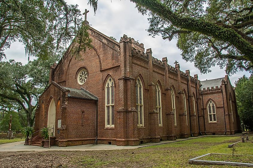 Historical Grace Episcopal Church built in 1860 on Ferdinand Street in St. Francisville, West Feliciana Parish, Louisiana. Editorial credit: Nina Alizada / Shutterstock.com