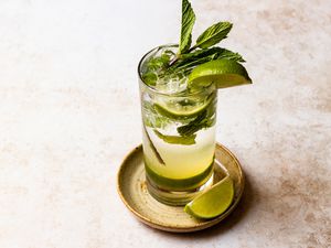  A Virgin Mojito with mint and a lime wedge on the rim