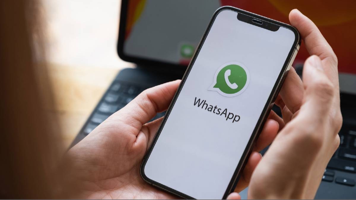 WhatsApp is reportedly testing a new feature for offline file sharing.