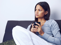 Woman sitting on the sofa holding a mug