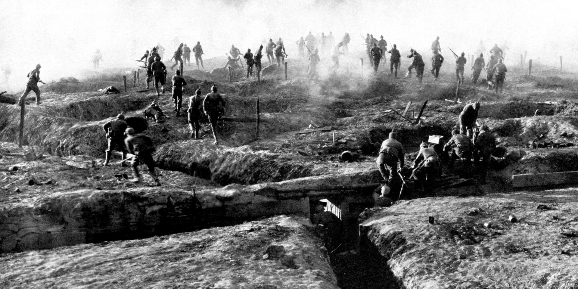 "I Have a Rendevous with Death."FRANCE - CIRCA 1916: German troops advancing from their trenches. (Photo by Buyenlarge/Getty Images)