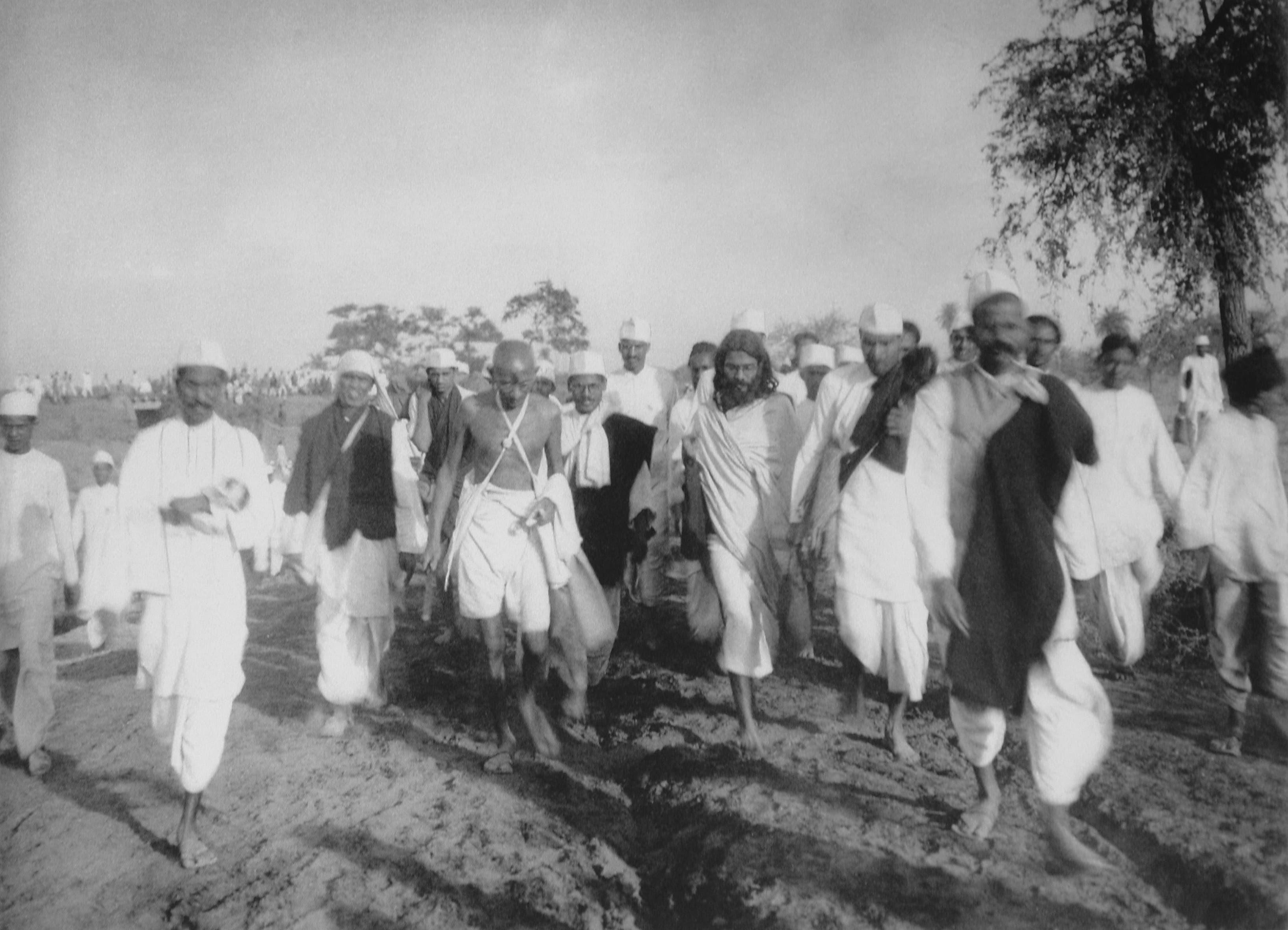salt march, 1930, indians, gandhi, ahmadabad, arabian sea, british salt taxes