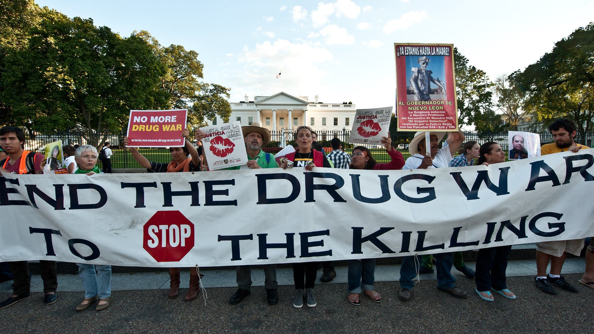 US-MEXICO-CRIME-DRUGS-PROTESSTProtestors hold a sign in front of the White House in Washington on September 10, 2012 during the "Caravan for Peace," across the United States, a month-long campaign to protest the brutal drug war in Mexico and the US. The caravan departed from Tijuana in August with about 250 participants and ended in Washington. AFP PHOTO/Nicholas KAMM (Photo credit should read NICHOLAS KAMM/AFP/GettyImages)