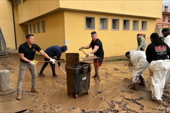 Soldiers lend a hand to Italian partners after Vicenza floods
