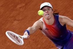 Tennis-Swiatek survives almighty scare to pip Osaka in French Open thriller