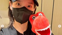 Boneka Naga IU Viral Diserbu Fans RI, Kado Spesial yang Dibawa ke Korea