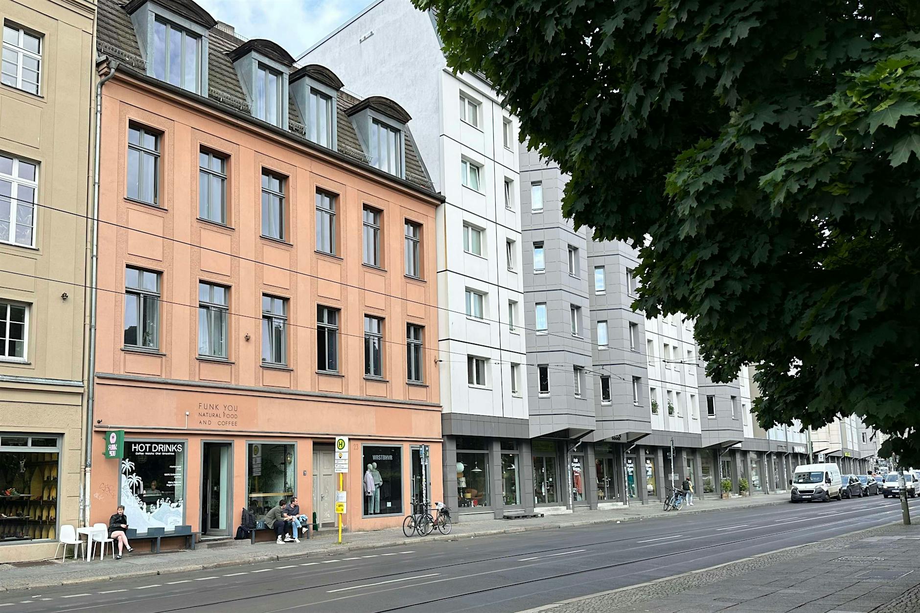 Der Terrakotta-Fluch im Berliner Stadtbild: Wenn Häuser wie Blumentöpfe aussehen