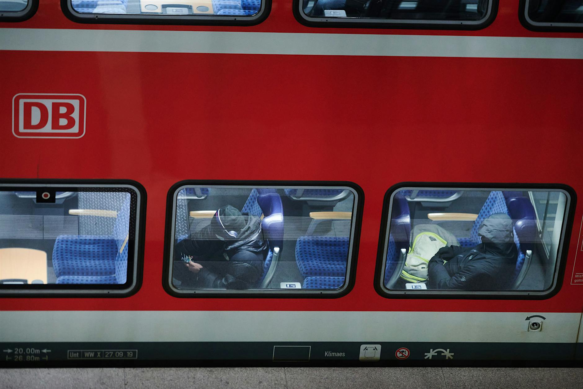 Im RE in Berlin-Charlottenburg: Betrunkener droht mit Küchenmesser