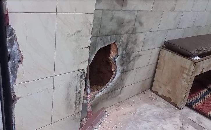 Thieves Drill Hole In Wall Of Delhi Shop, Rob Jewellery, CCTV Cameras